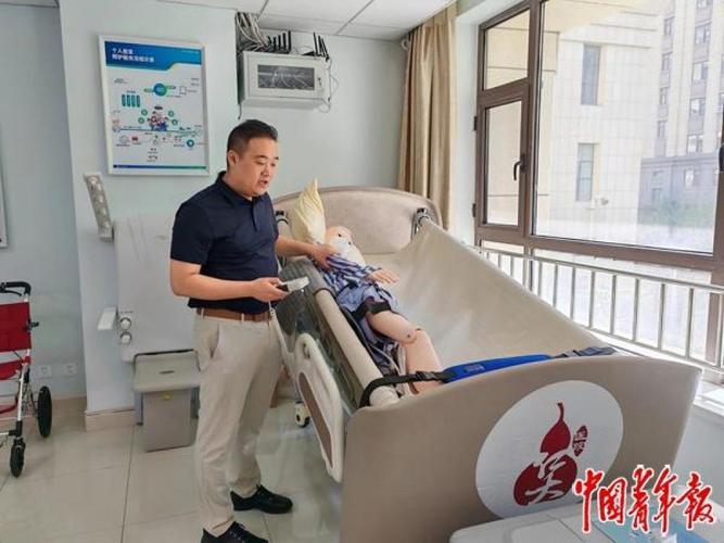 从“抢老人”到“智慧养老” 年轻人解锁养老服务新赛道