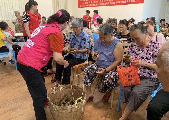 三板社区居家养老服务站工作汇报